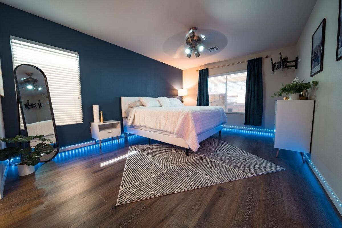 4 Bed Home, 10 Min From Strip With Hot Tub And Parking Villa Las Vegas