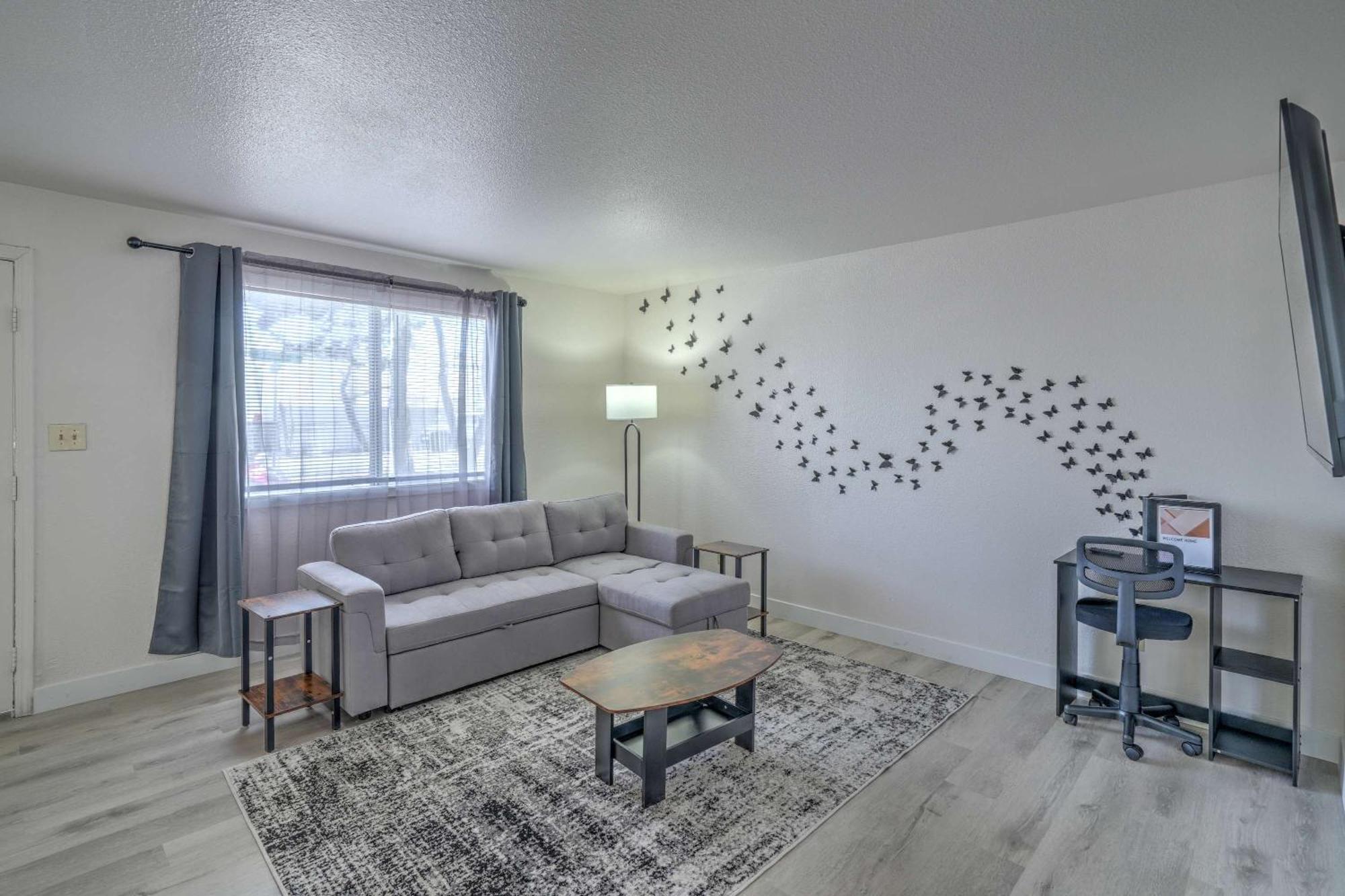 Holiday home Vegas Getaway Near Strip! Sleeps 6!