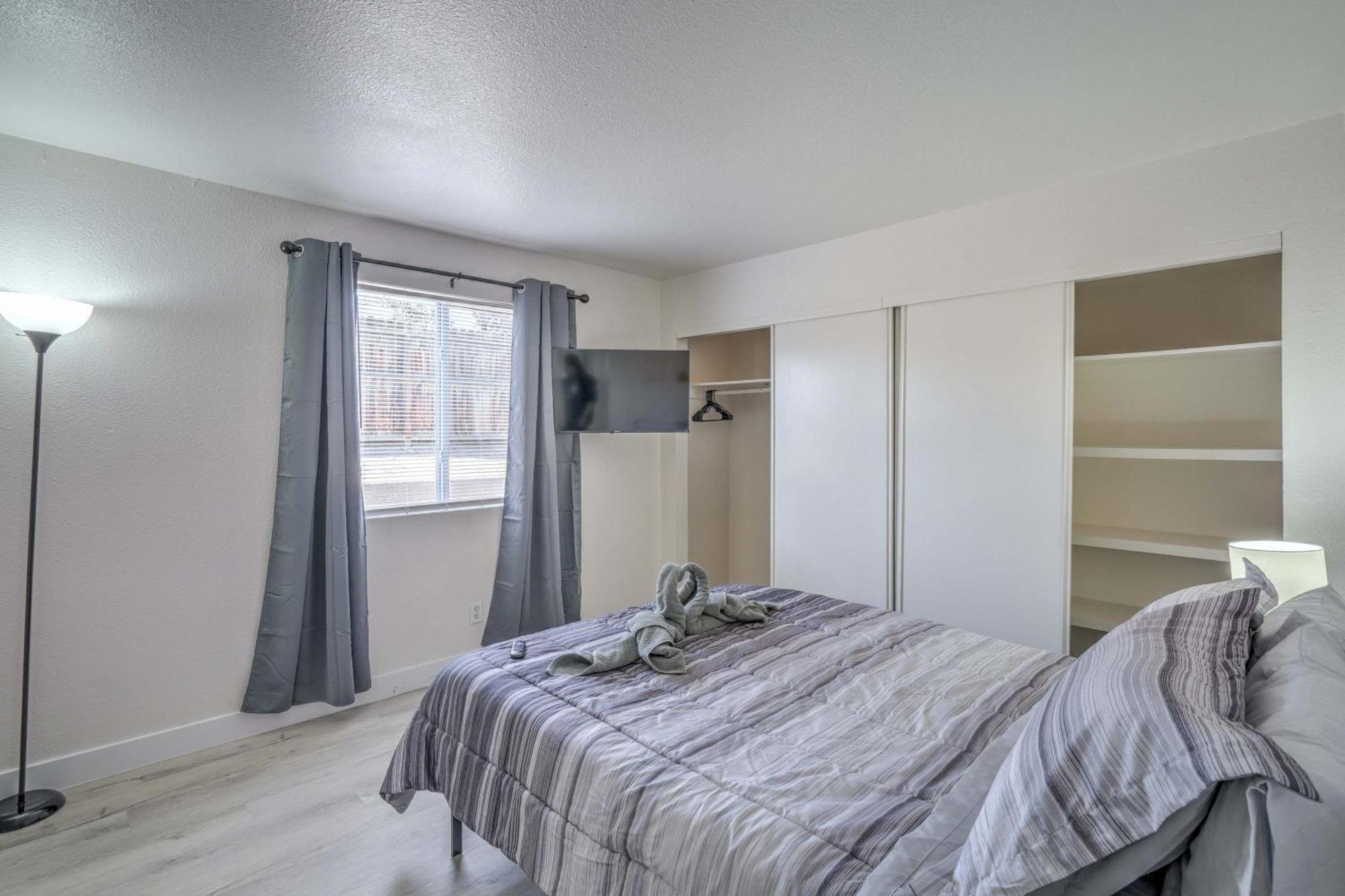 Holiday home Vegas Getaway Near Strip! Sleeps 6!