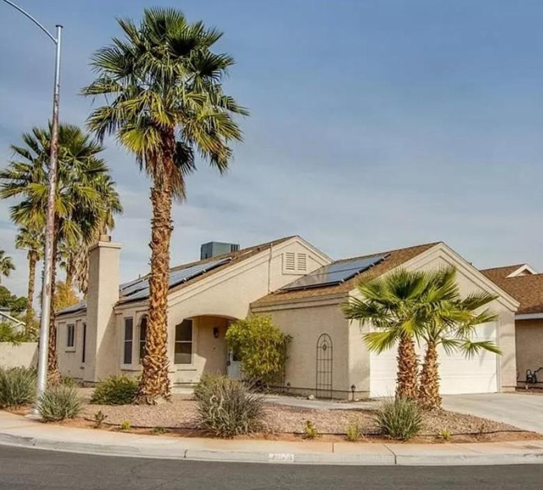 In Cheerful 2-bed House - Shared Bathroom