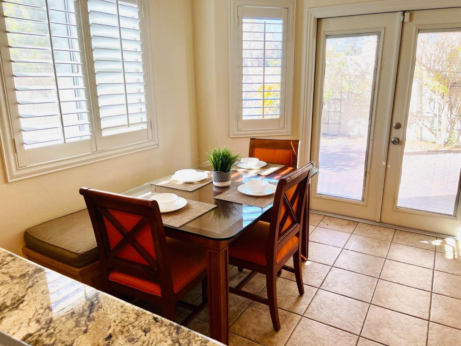 In Cheerful 2-bed House - Shared Bathroom Las Vegas