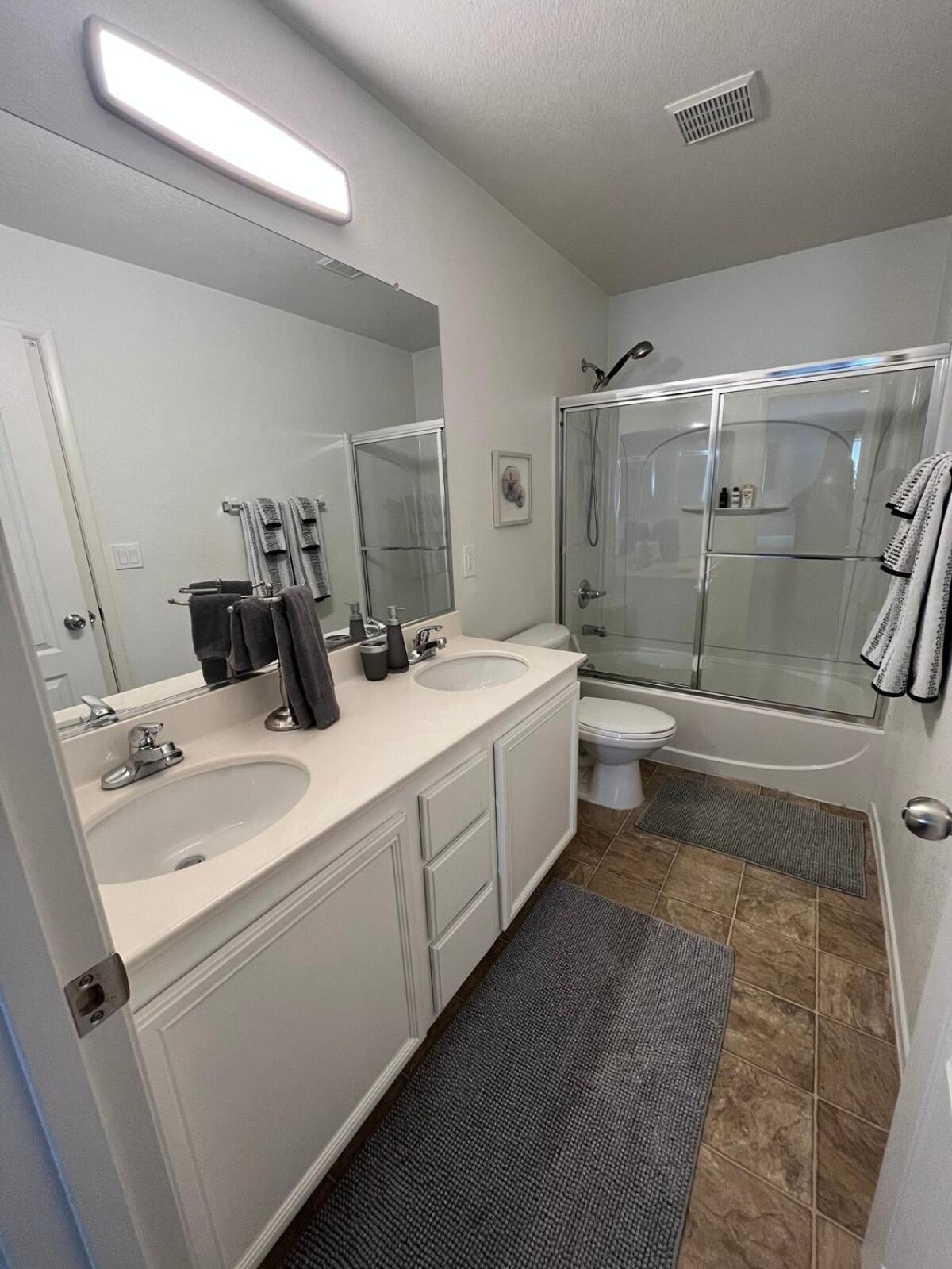 Beautiful 2 Story 20 Minutes From The Strip Holiday home *