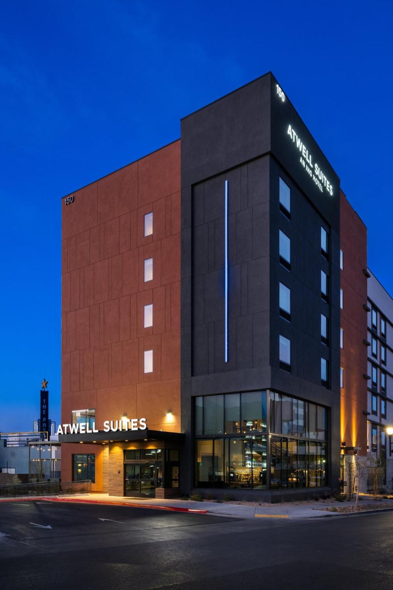 Atwell Henderson - At The Pass By Ihg Hotel 4*