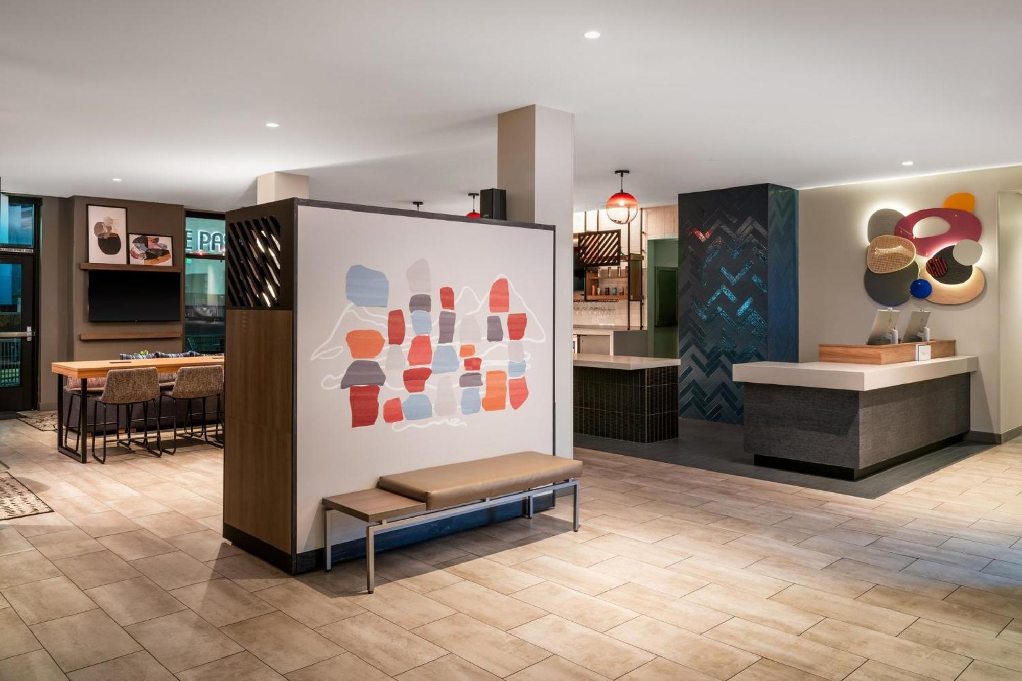 Atwell Henderson - At The Pass By Ihg 4*
