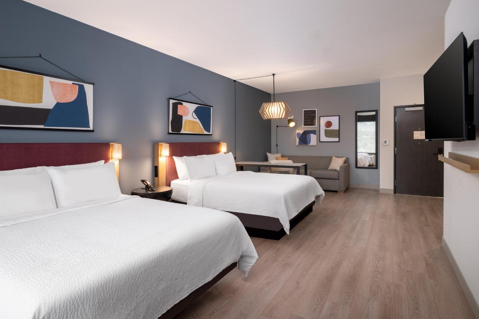 Atwell Henderson - At The Pass By Ihg 4*