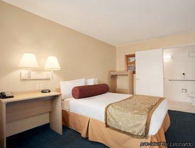 Howard Johnson By Wyndham Vegas Near The Strip Motel