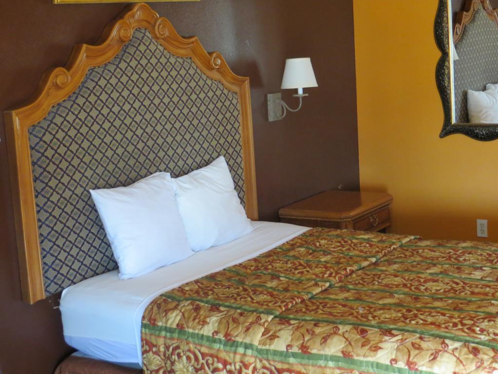 Motel Crown Vegas