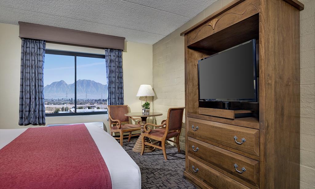 Fiesta Rancho Casino Hotel 3*