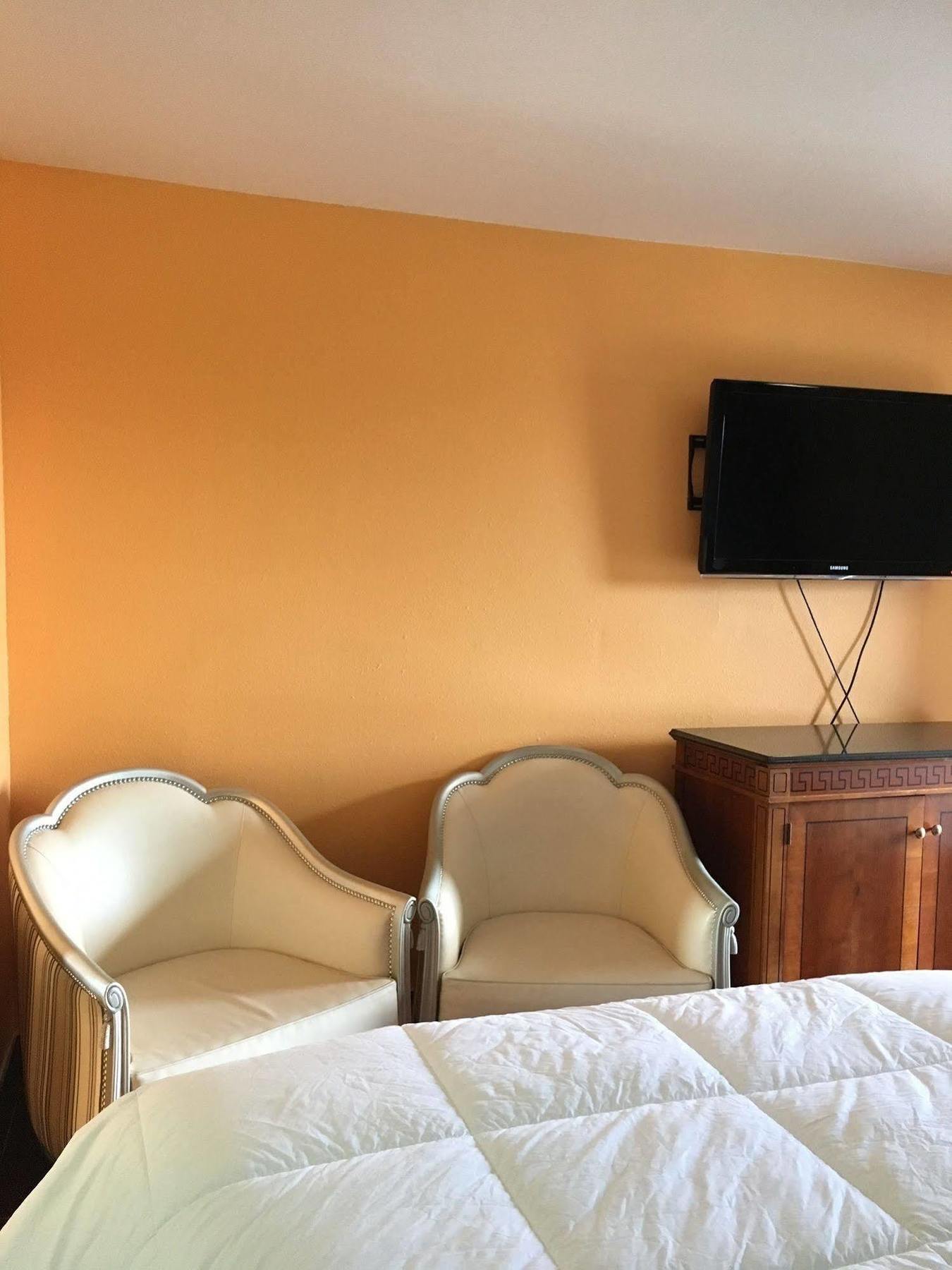 Crown Vegas Motel *