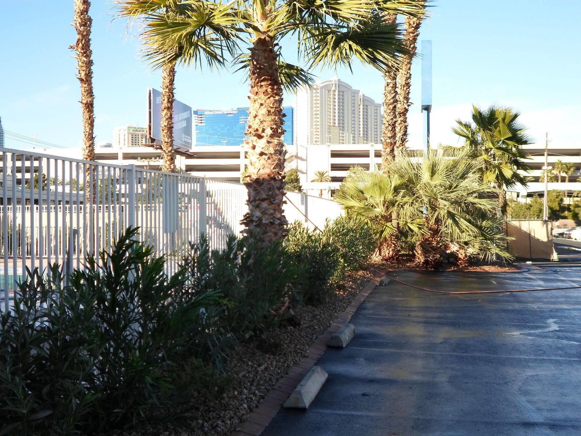 Motel Howard Johnson By Wyndham Vegas Near The Strip Las Vegas