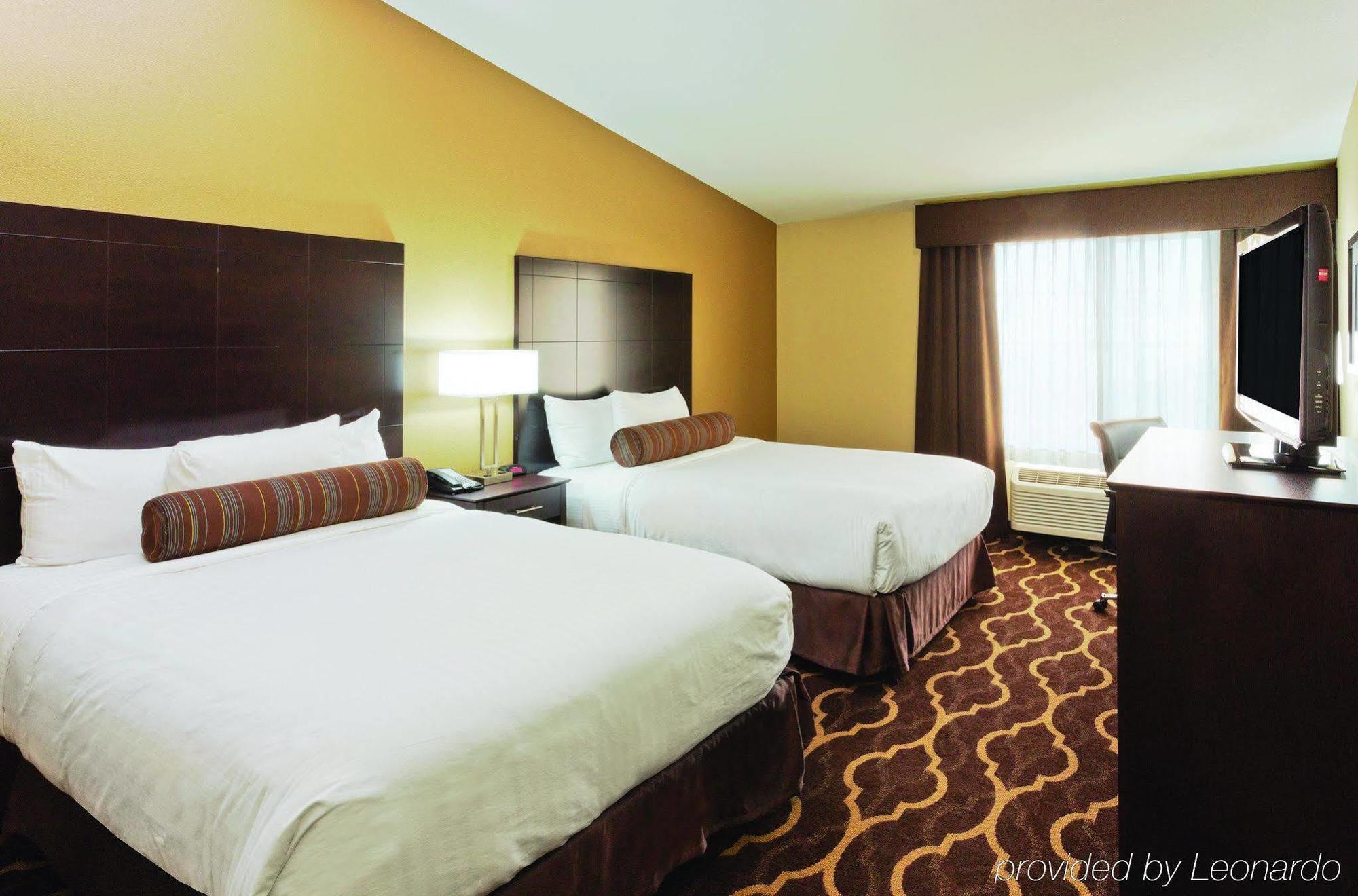 La Quinta & By Wyndham Lv Tropicana Stadium 3*