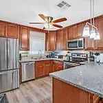 3Br, 1 Story Home W Hot Tub, Grill, Sleeps 6