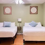 Grant\'S Family Home, Sleeps 16 Guests