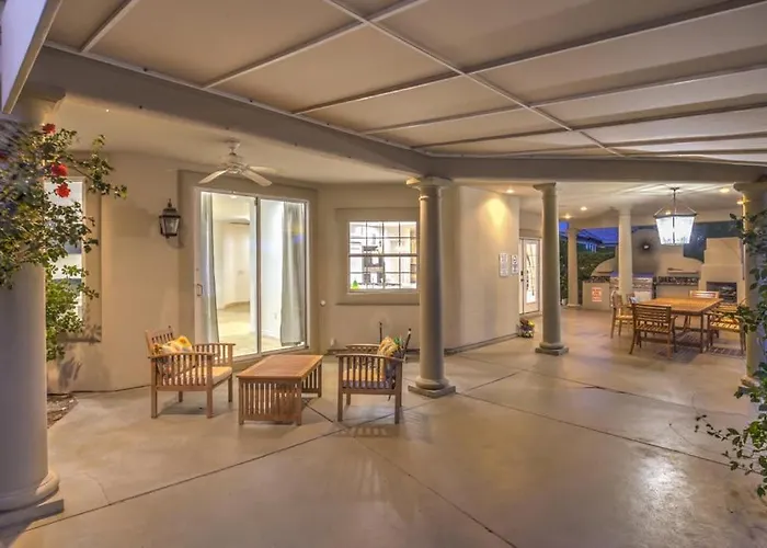Villa Greens- 5,700Sf Luxury Las Vegas Pool