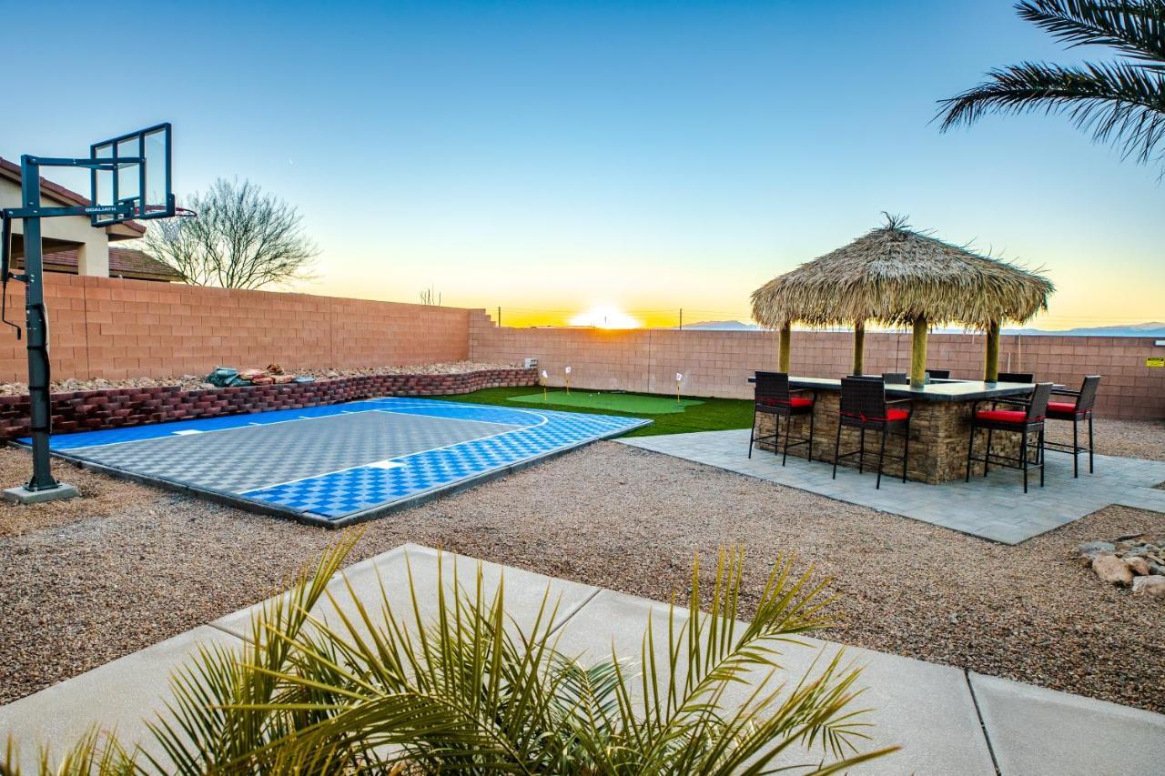 Holiday home 3400 Sqft House W/40ft Heated Pool/spa- Strip View