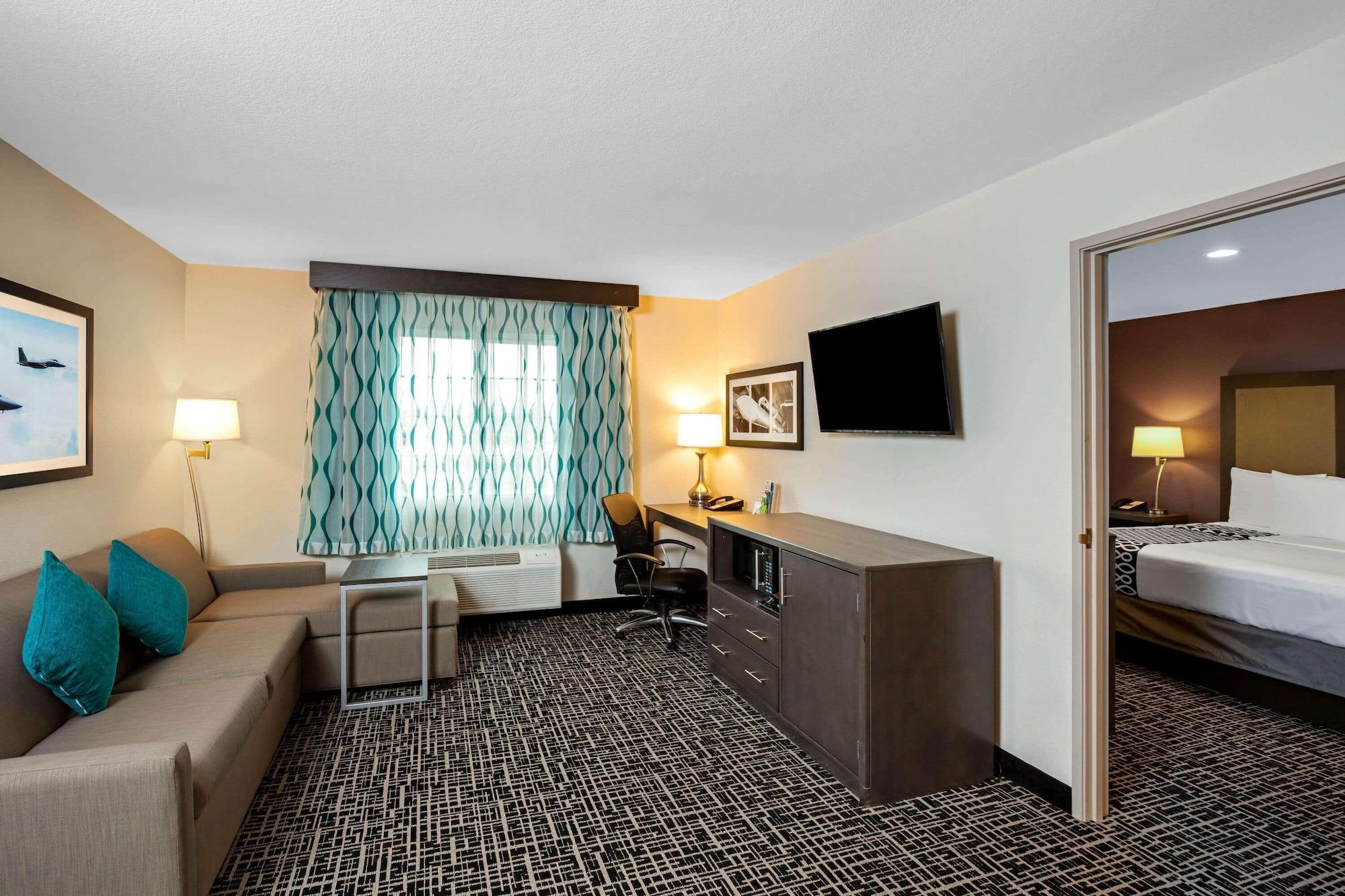 La Quinta & By Wyndham Vegas Nellis