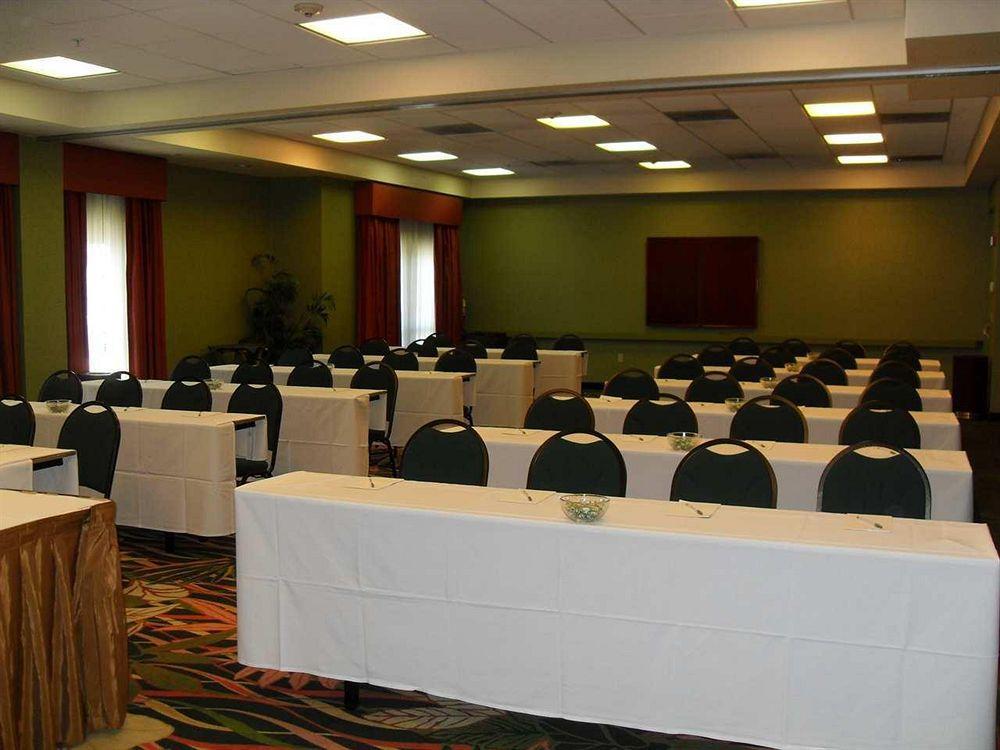 Hampton Tropicana 3*