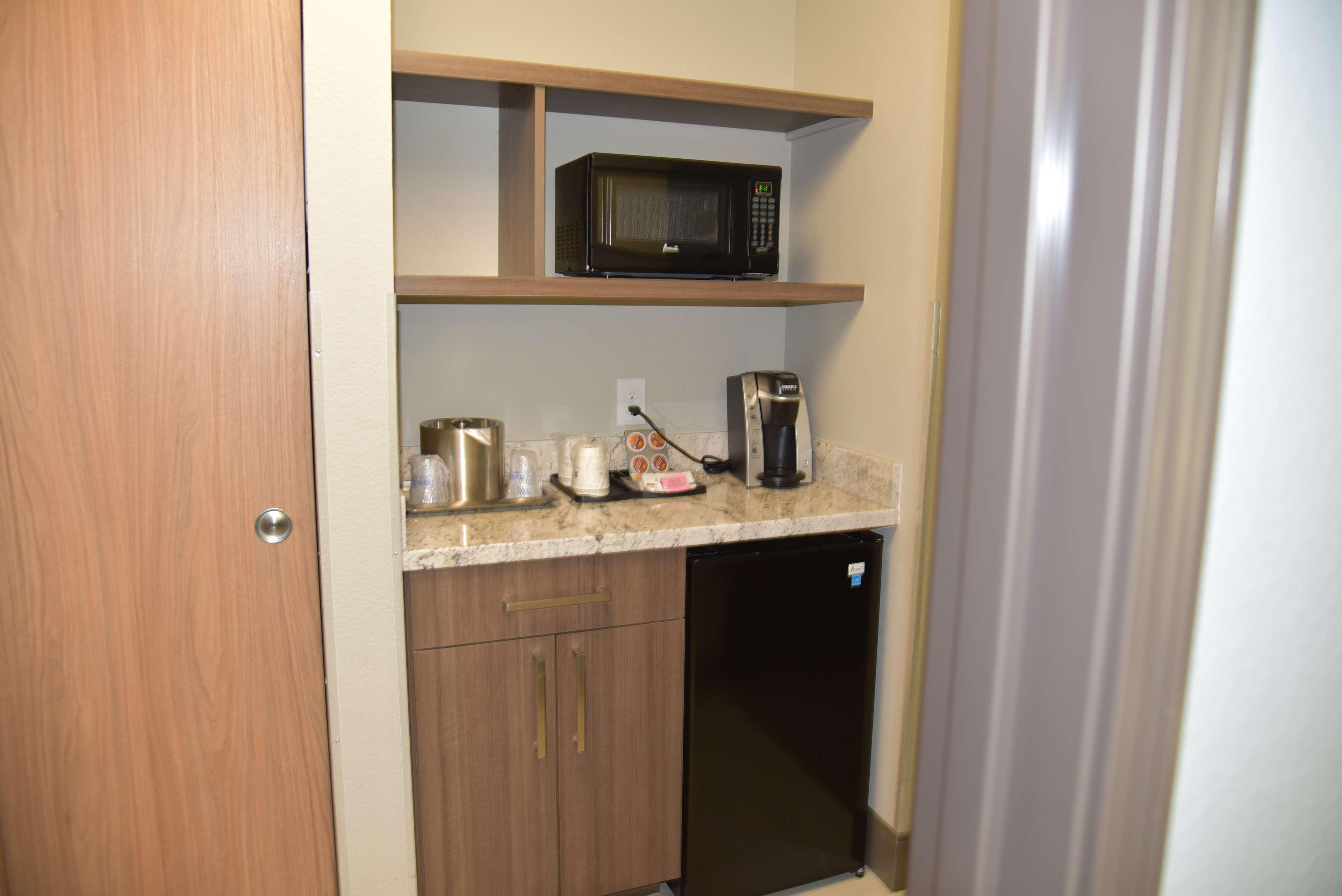 Best Western Plus West Hotel
