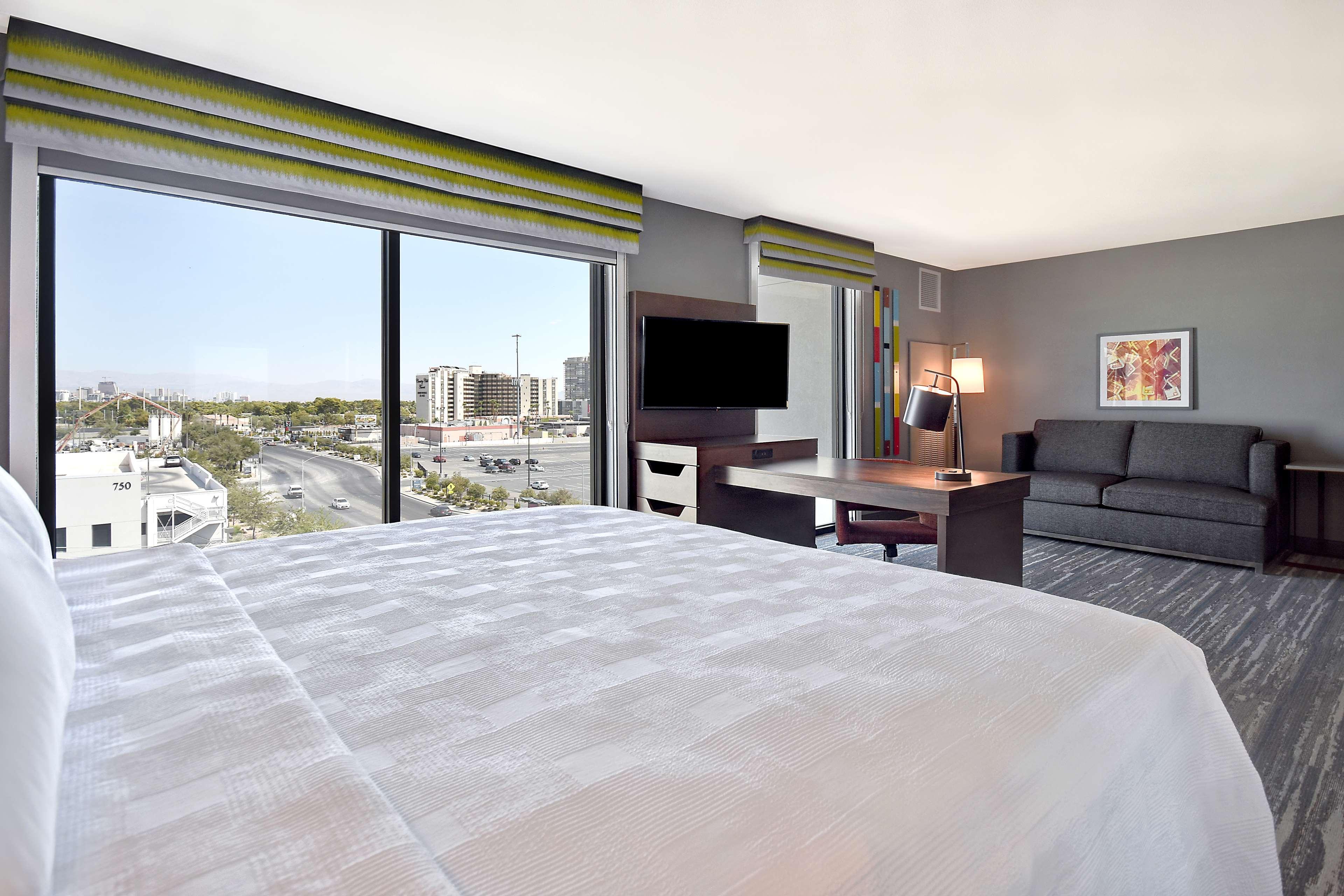 Hampton Inn&suites Vegas Convention Center Hotel 3*