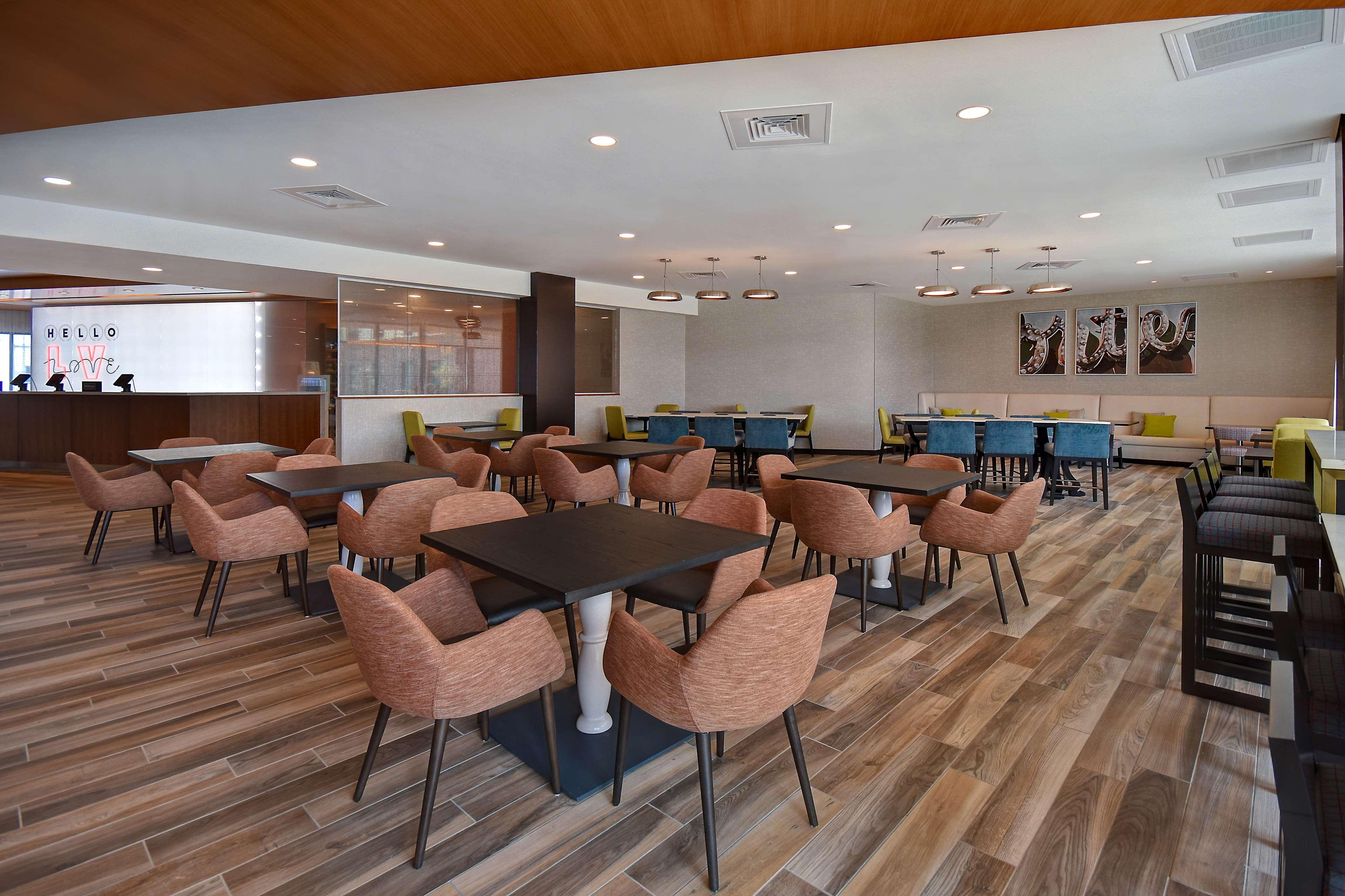 Hampton Inn&suites Vegas Convention Center Hotel 3*