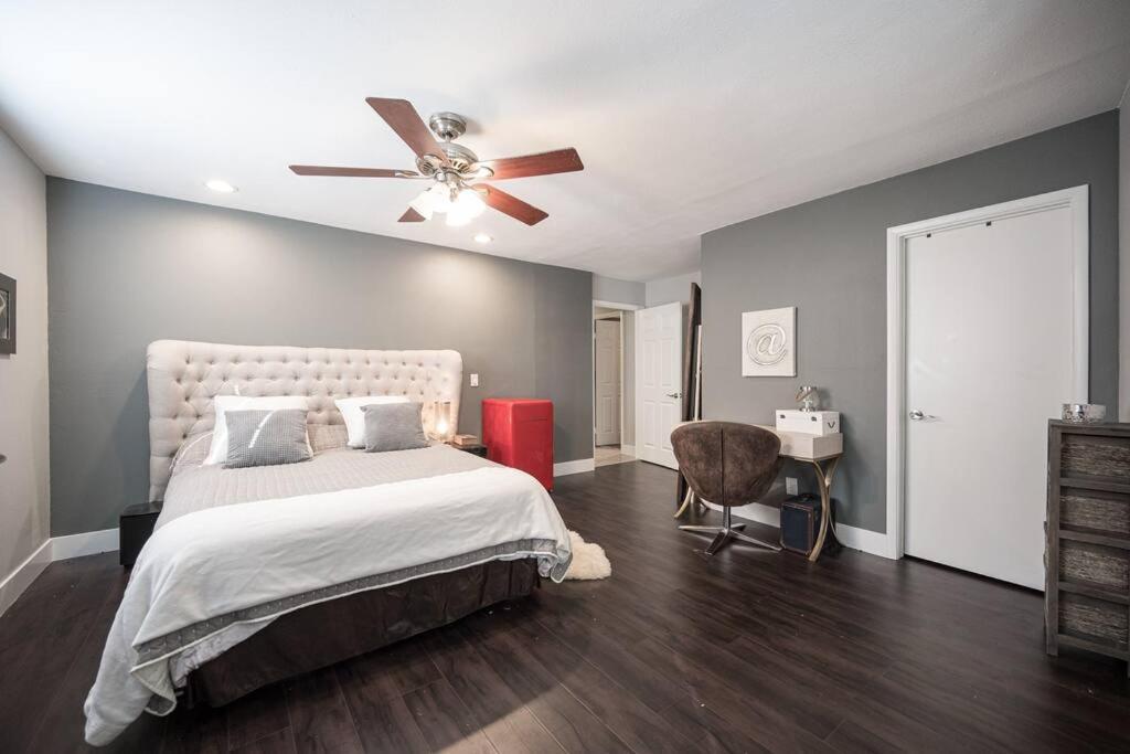 Modern Home! Pool & Jacuzzi Holiday home Las Vegas