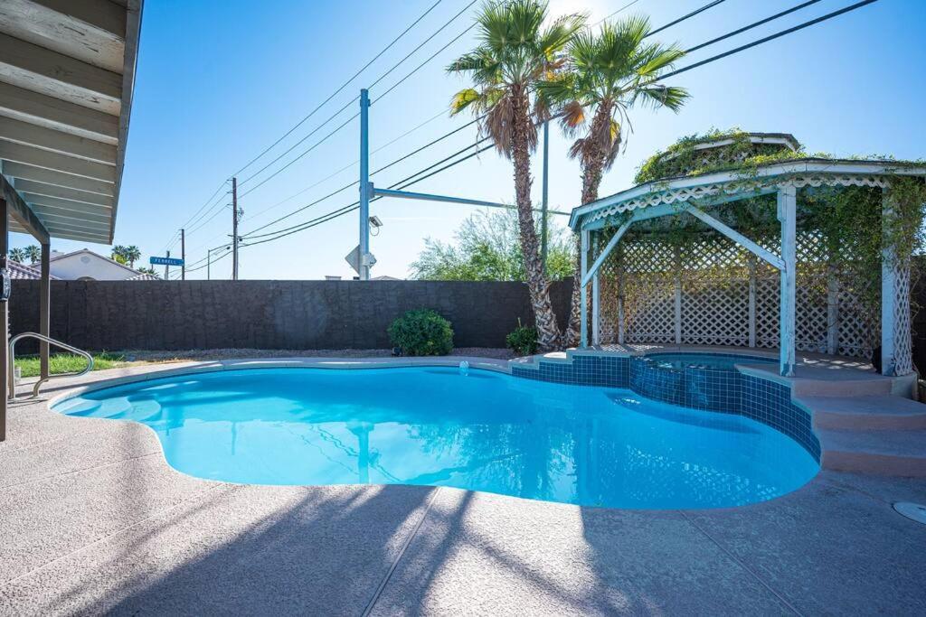 Modern Home! Pool & Jacuzzi Holiday home *