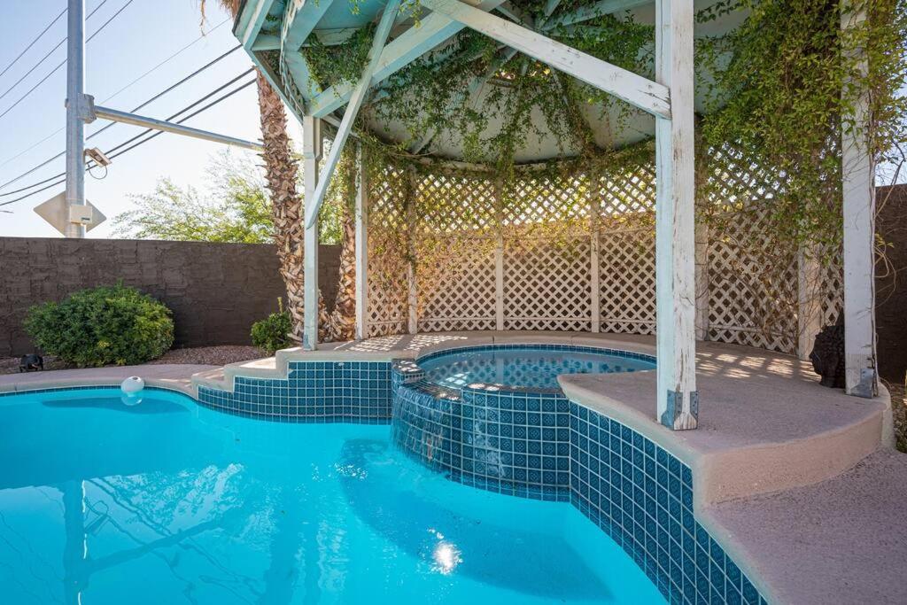 Modern Home! Pool & Jacuzzi Holiday home *