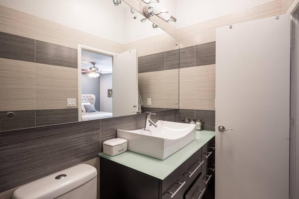 Modern Home! Pool & Jacuzzi Holiday home *