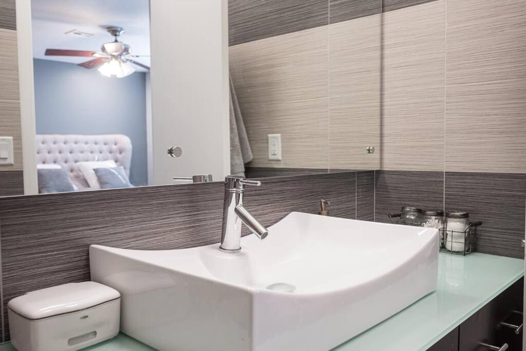 Modern Home! Pool & Jacuzzi Holiday home