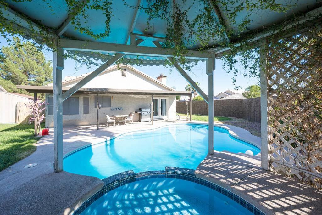Holiday home Modern Home! Pool & Jacuzzi