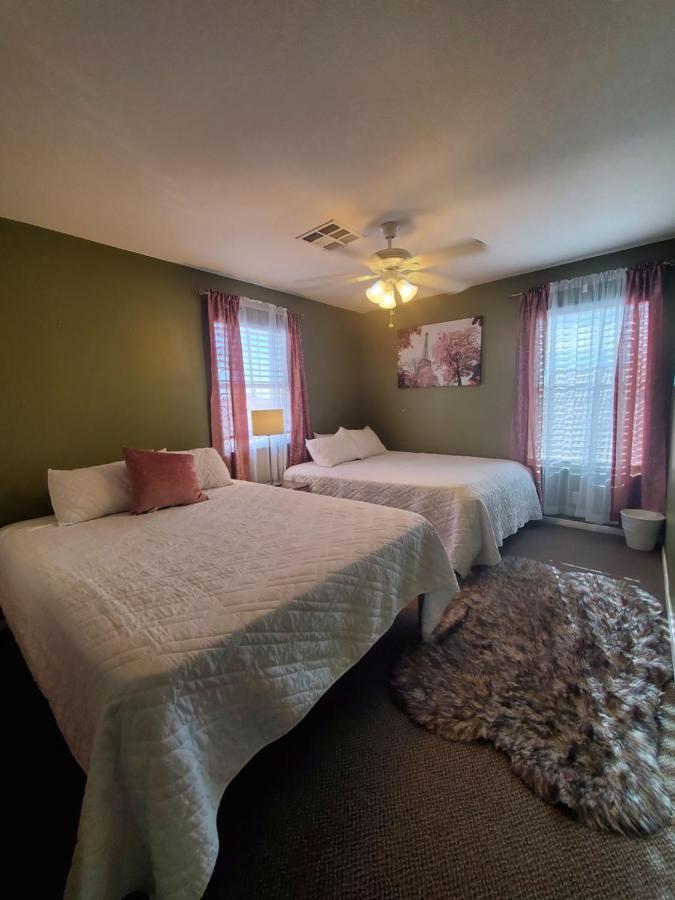 Grant's Family Home, Sleeps 16 Guests Hébergement de vacances Las Vegas