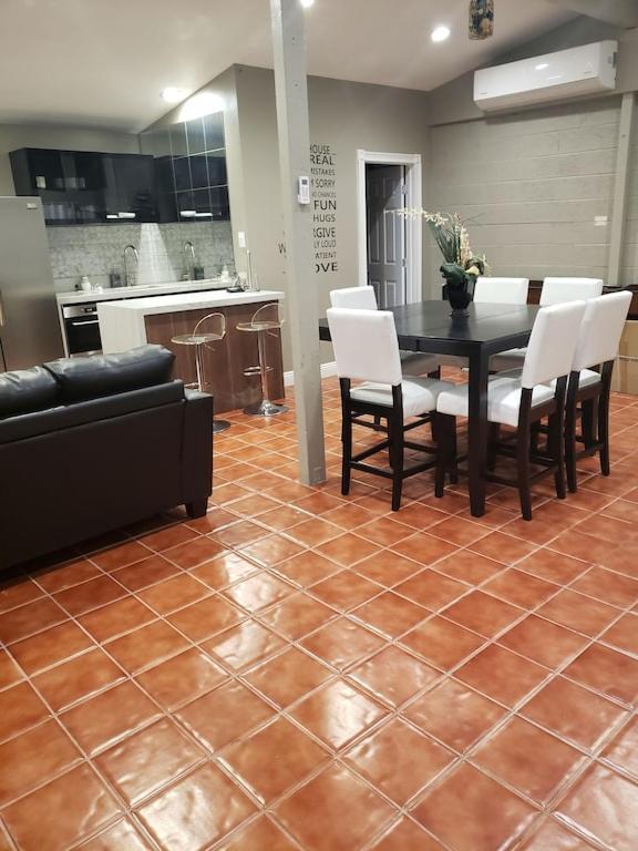 Luxury Oasis: Private Pool, Waterfall Slide & Multi-sport Paradise Villa Las Vegas