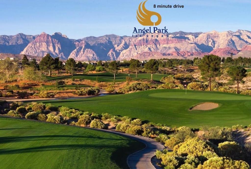 Villa Luxury Oasis: Private Pool, Waterfall Slide & Multi-sport Paradise Las Vegas