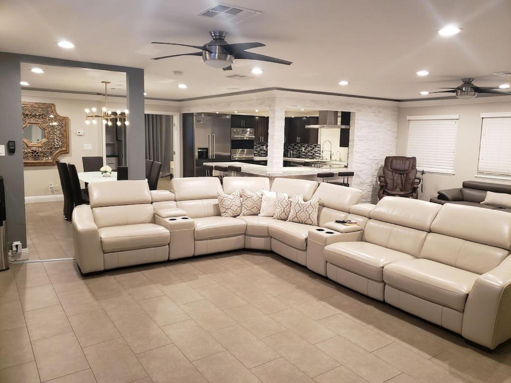 Villa Luxury Oasis: Private Pool, Waterfall Slide & Multi-sport Paradise *