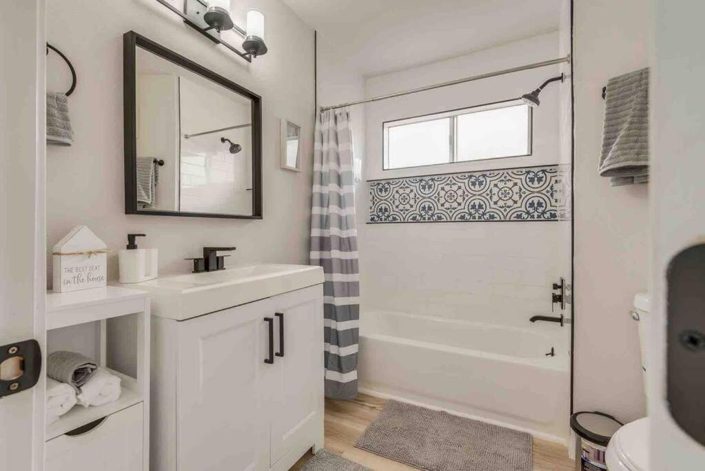 Cozy Home! 16 Min Away From Strip And Fremont Las Vegas