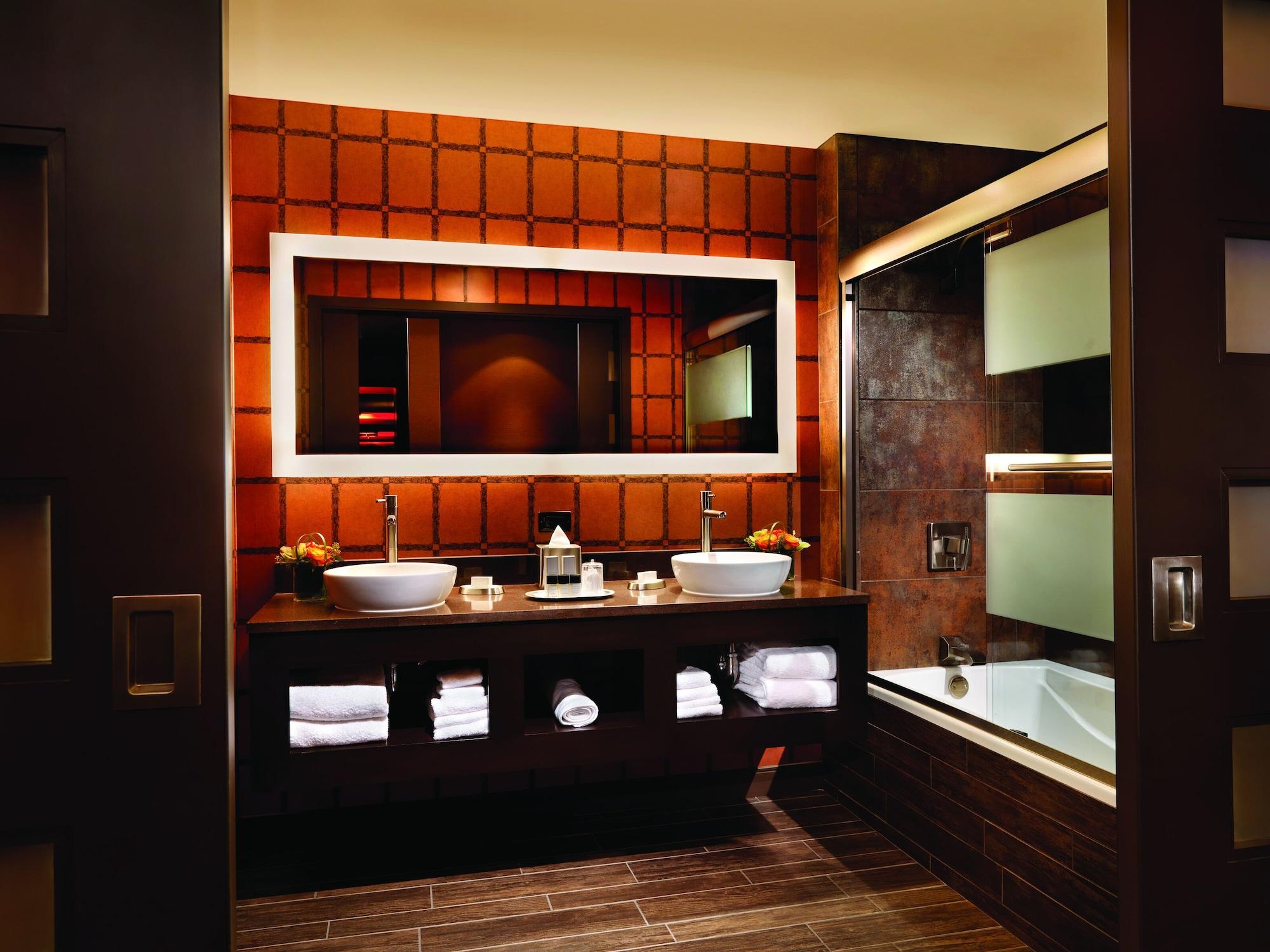 Golden Nugget & Casino 4*