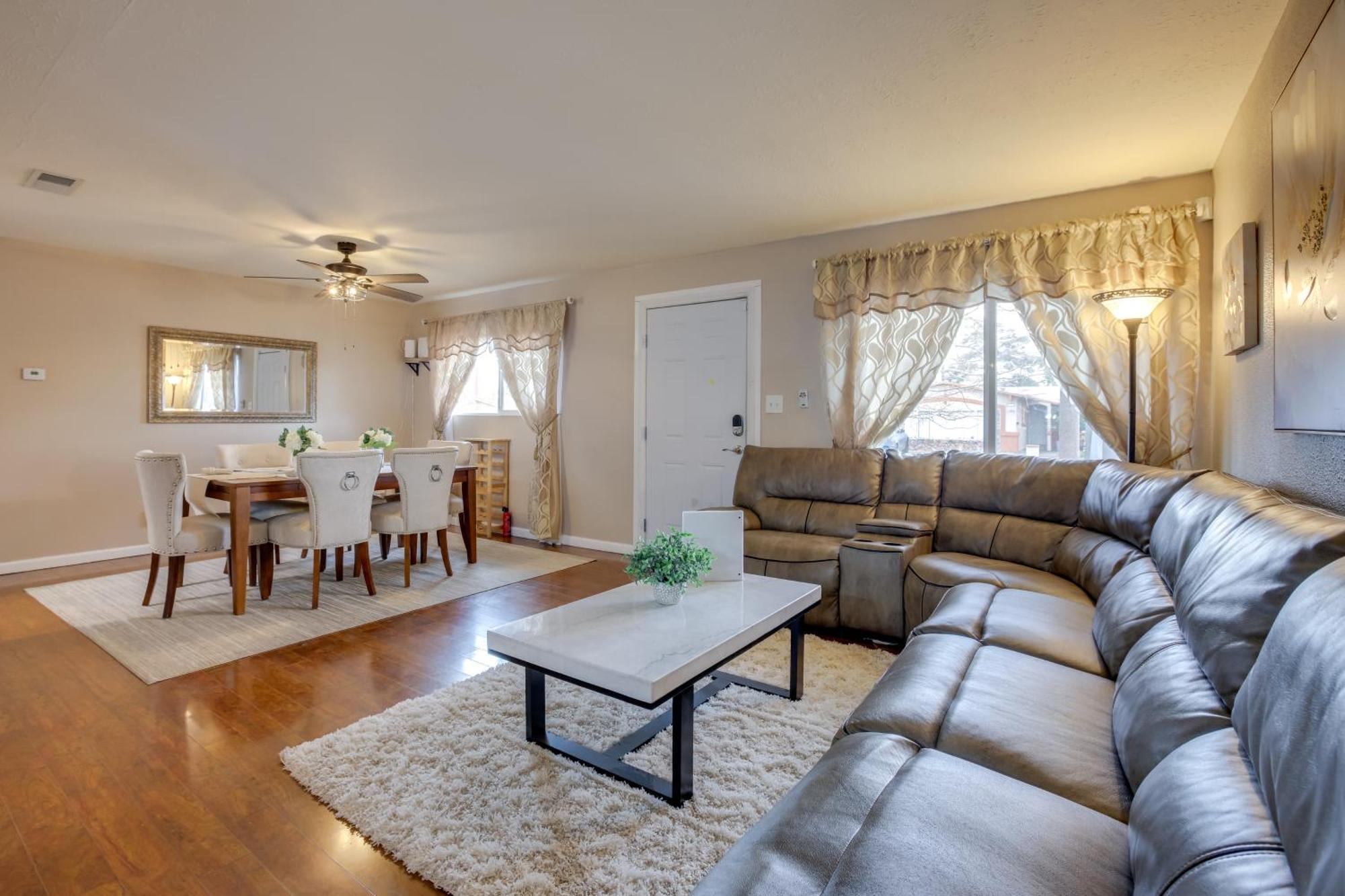Pet-friendly Vegas Shared Pool And Hot Tub Holiday home Las Vegas