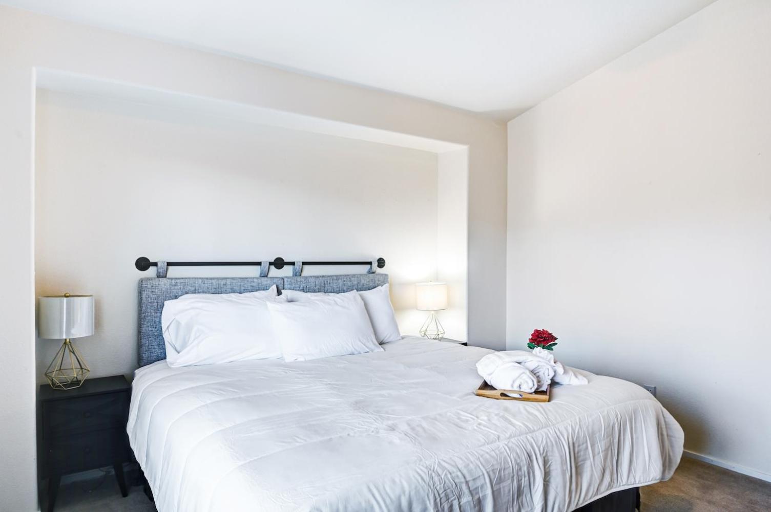 Chic Vegas Retreat: Near Attractions Ferienhaus