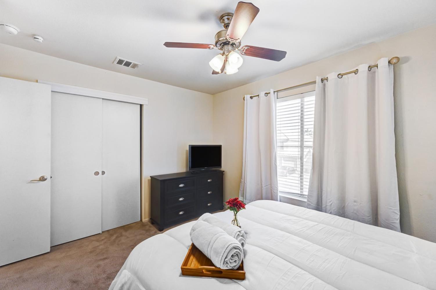 Ferienhaus Chic Vegas Retreat: Near Attractions *