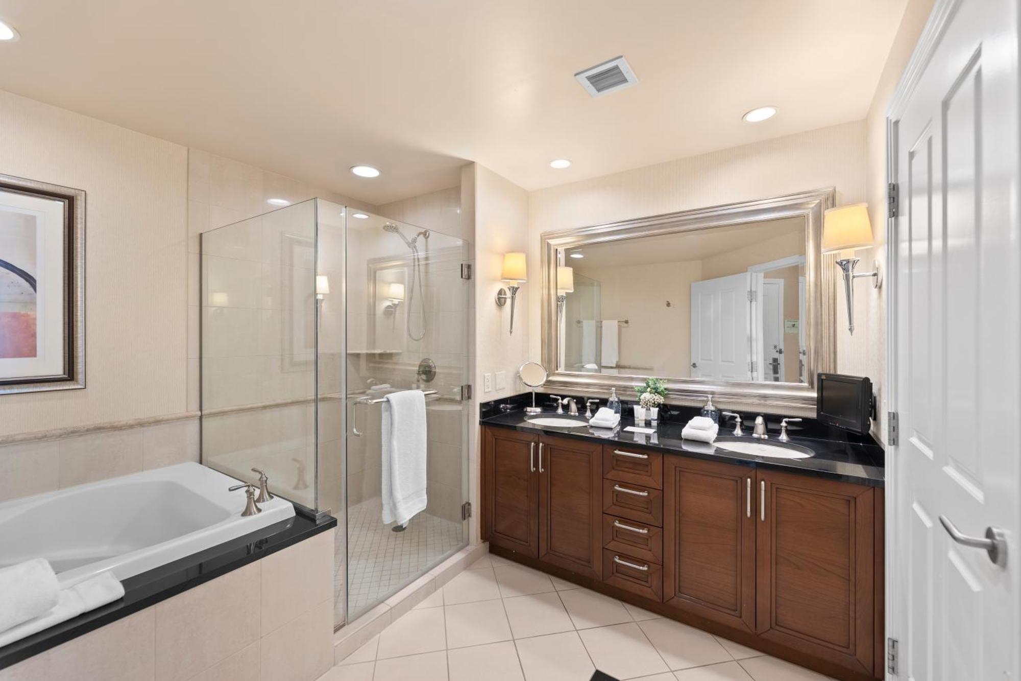 Lucky Gem Penthouse & Luxury At Signature Resort, Balcony Strip View 2605