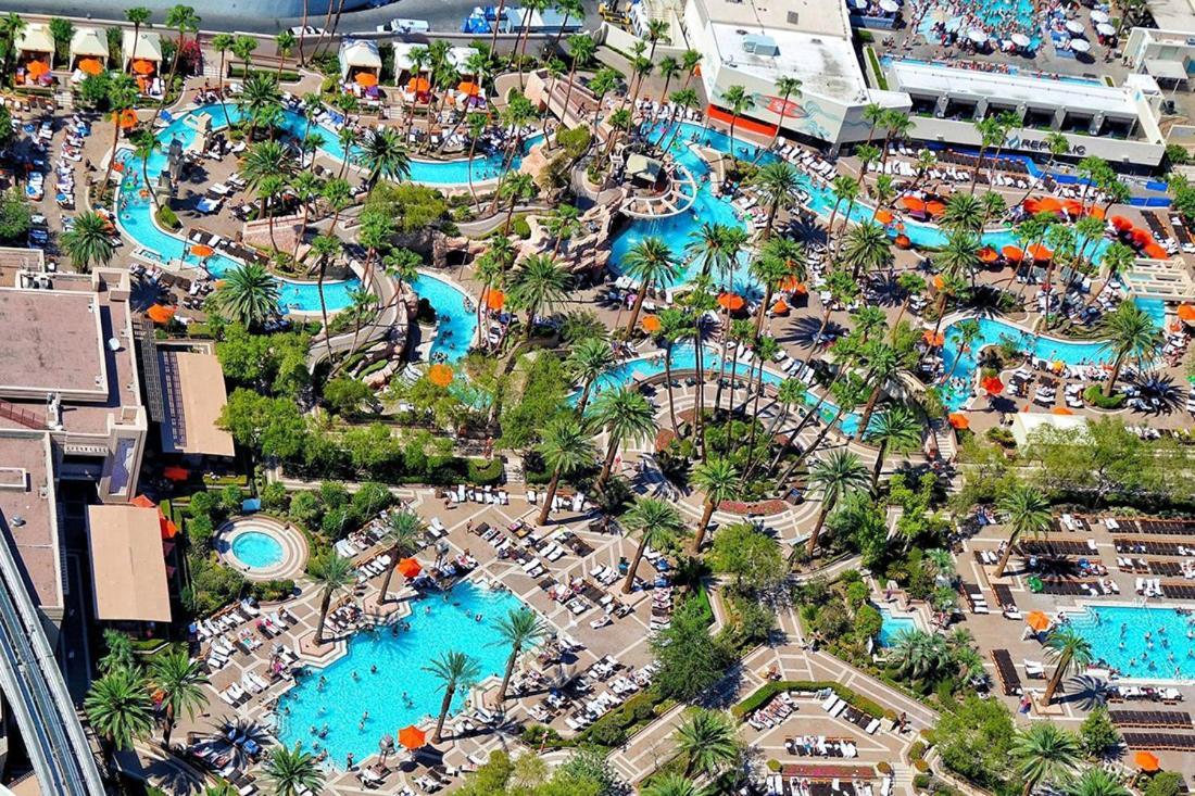 Hotel Lucky Gem Penthouse & Luxury At Signature Resort, Balcony Strip View 2605