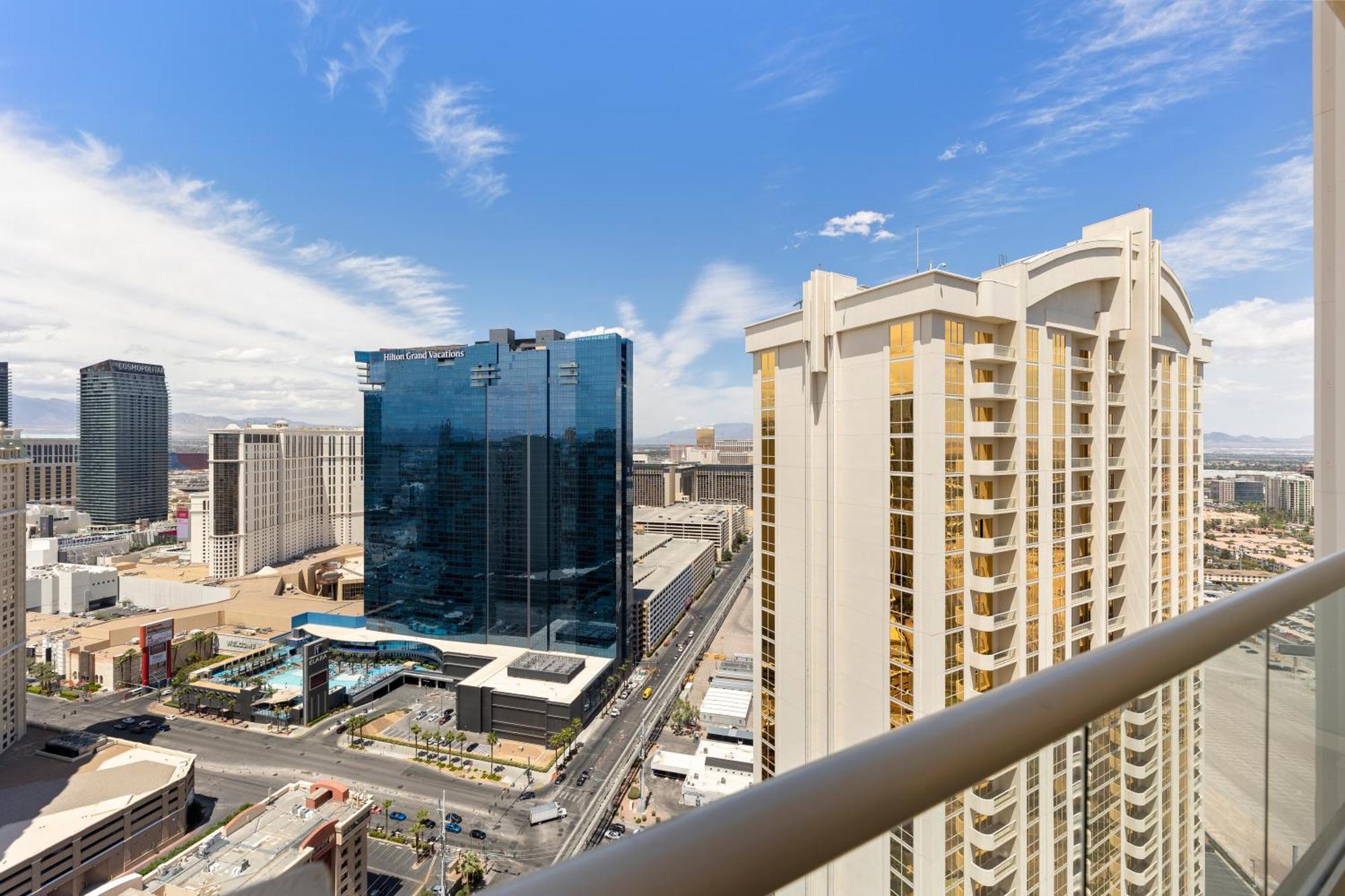 Hotel Lucky Gem Penthouse & Luxury At Signature Resort, Balcony Strip View 2605 5*