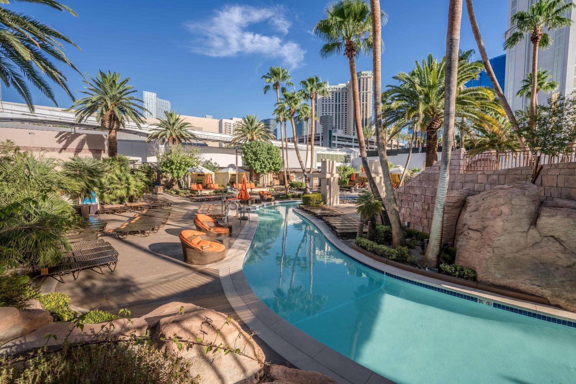 Lucky Gem Penthouse & Luxury At Signature Resort, Balcony Strip View 2605 Hotel 5*