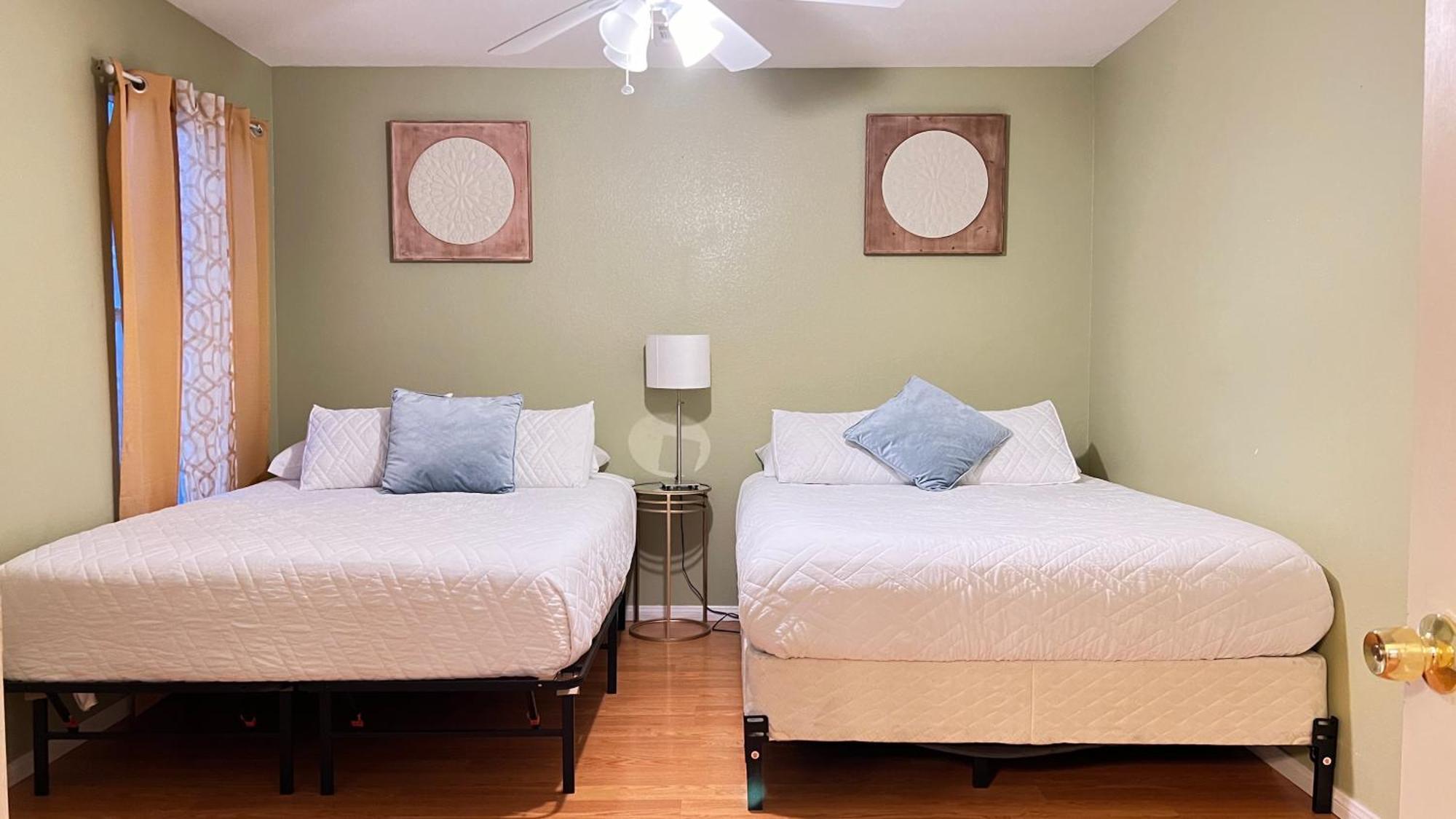 Grant's Family Home, Sleeps 16 Guests *