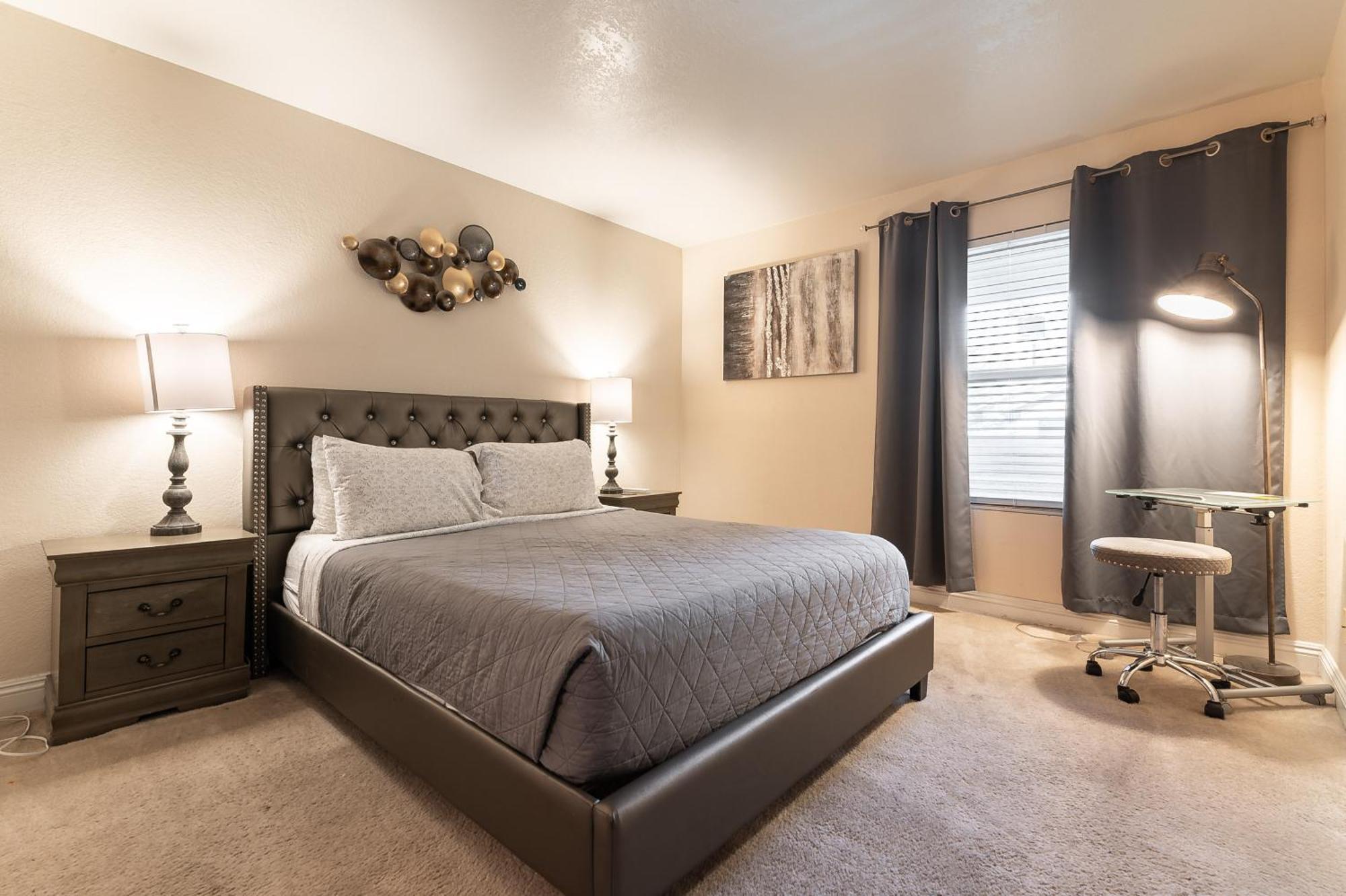Rio-adjacent 2br Pool, Gym, Free Parking Apartment Las Vegas