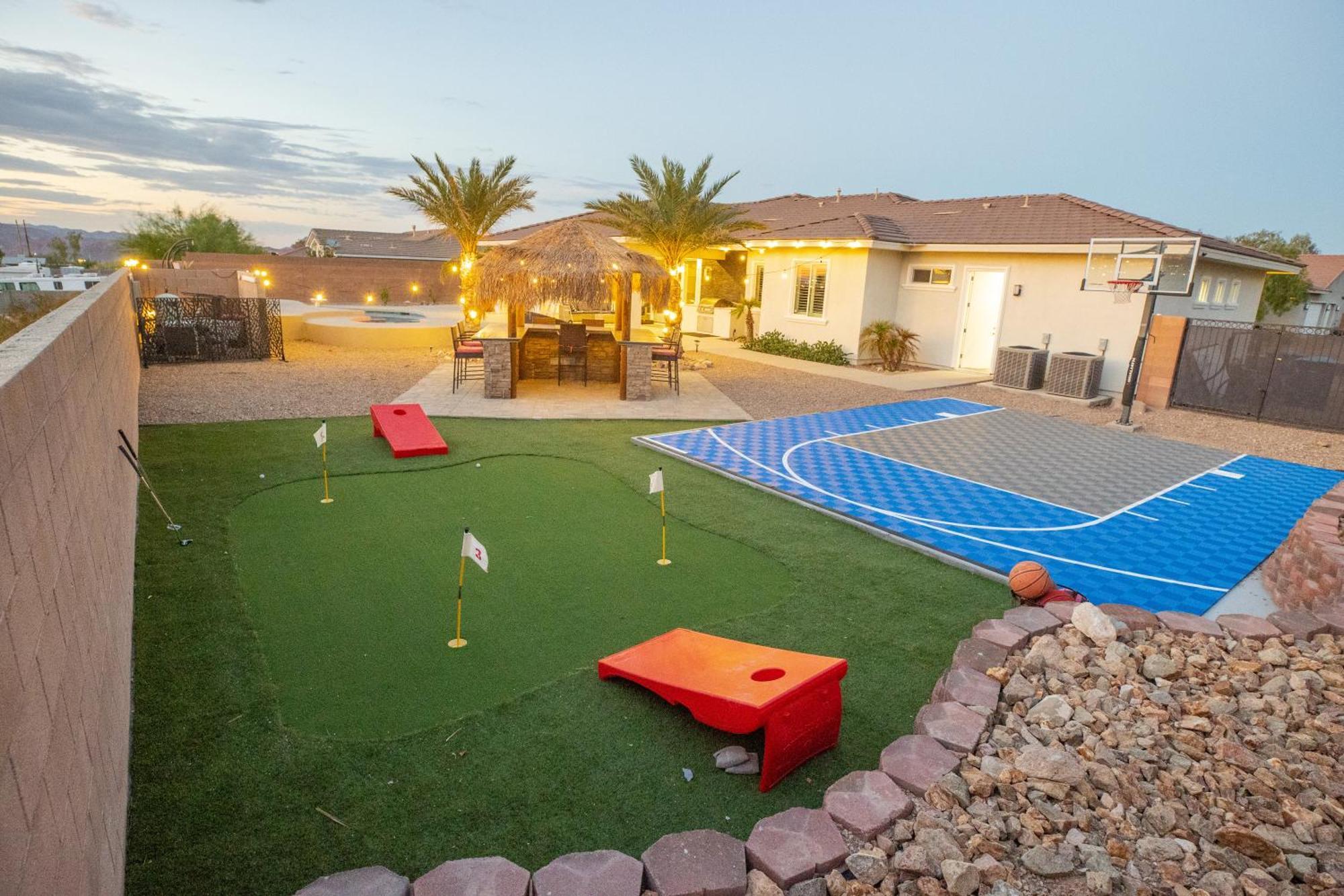 Holiday home 3400 Sqft House W/40ft Heated Pool/spa- Strip View Las Vegas