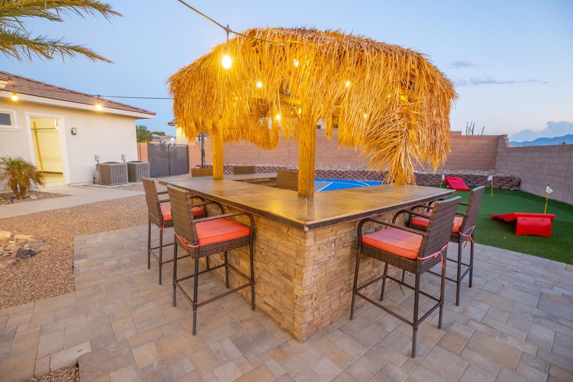 3400 Sqft House W/40ft Heated Pool/spa- Strip View Holiday home