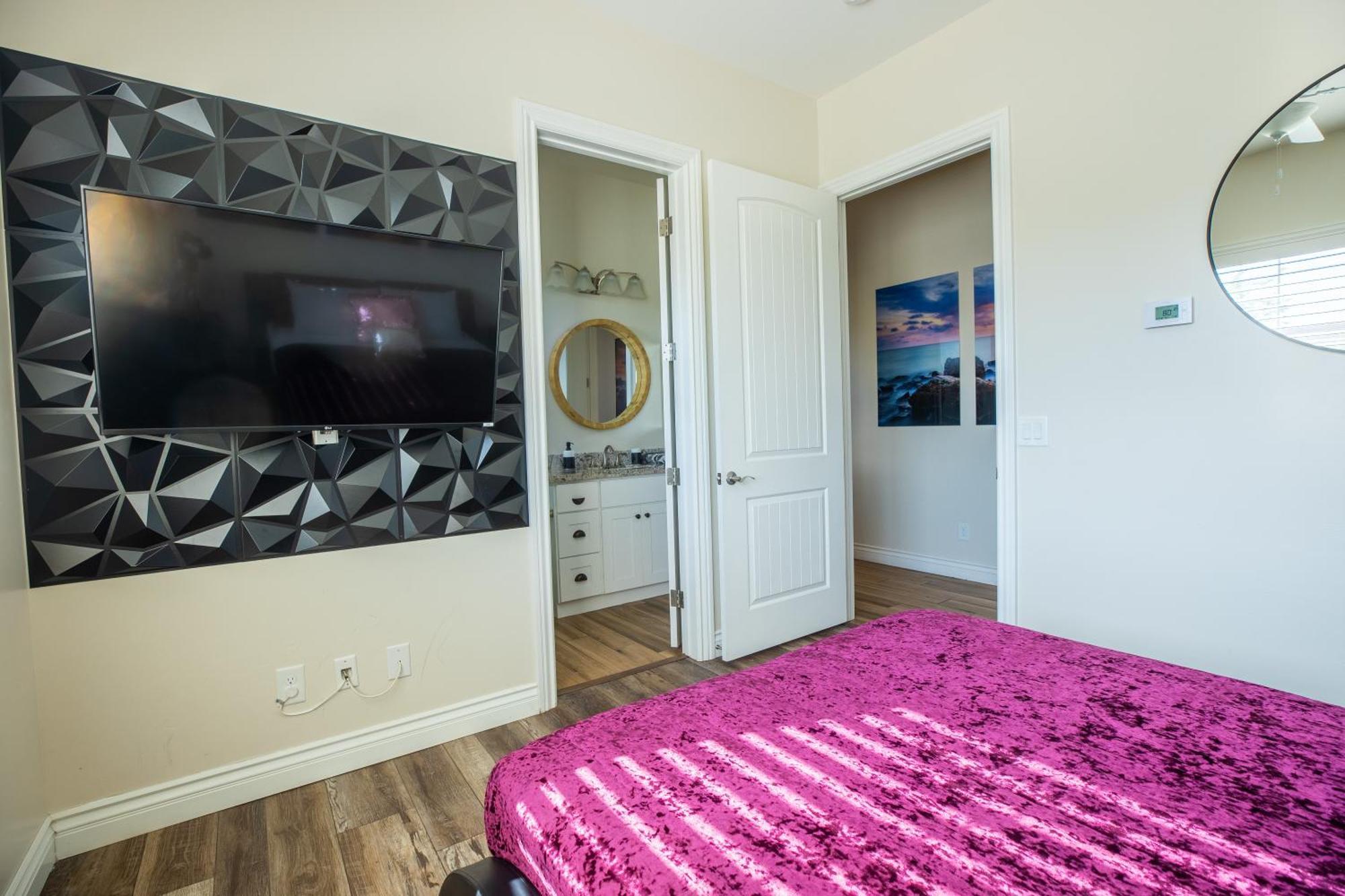 Holiday home 3400 Sqft House W/40ft Heated Pool/spa- Strip View Las Vegas