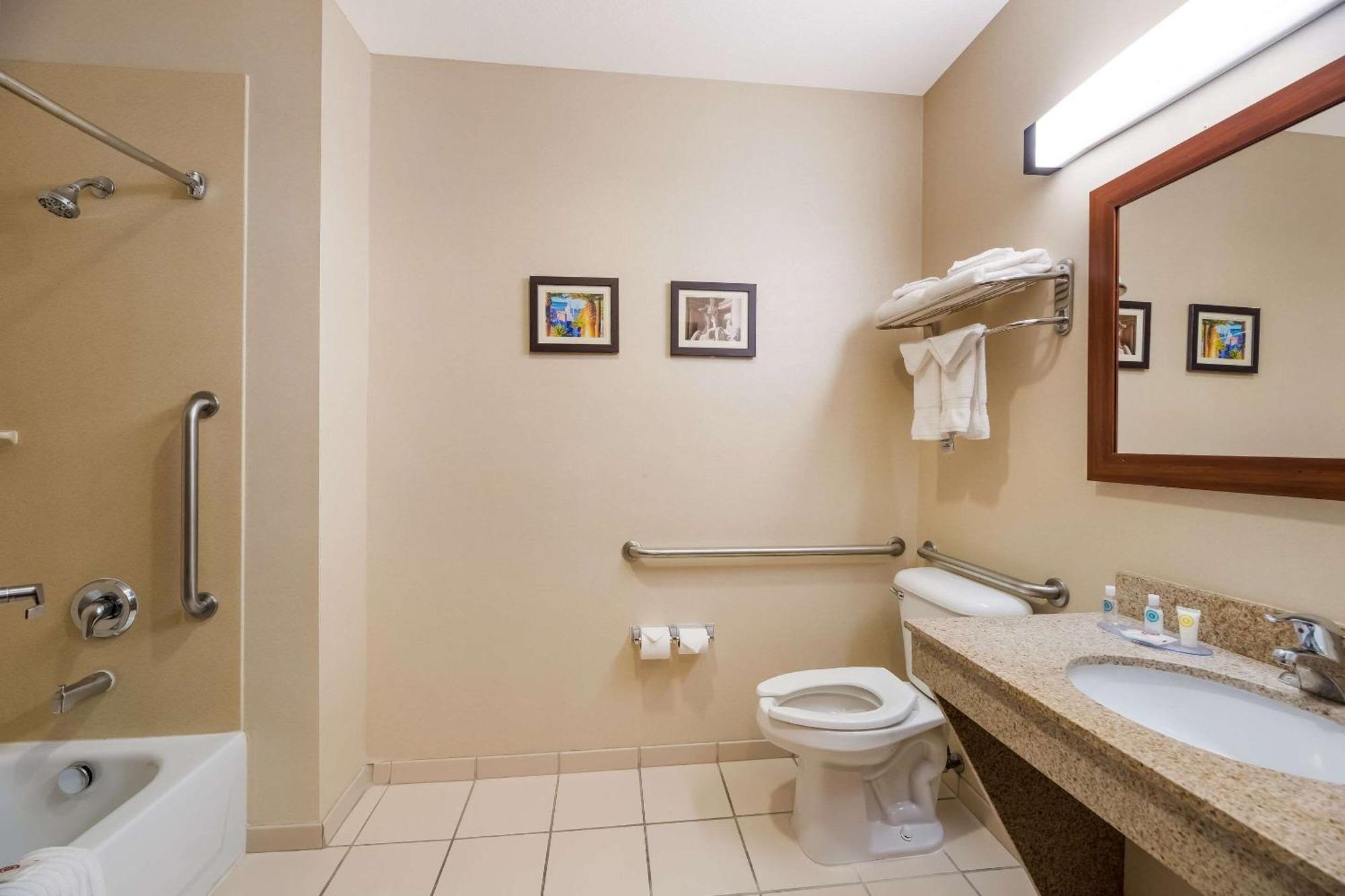 Hotel Comfort Inn&suites Vegas - Nellis 3*