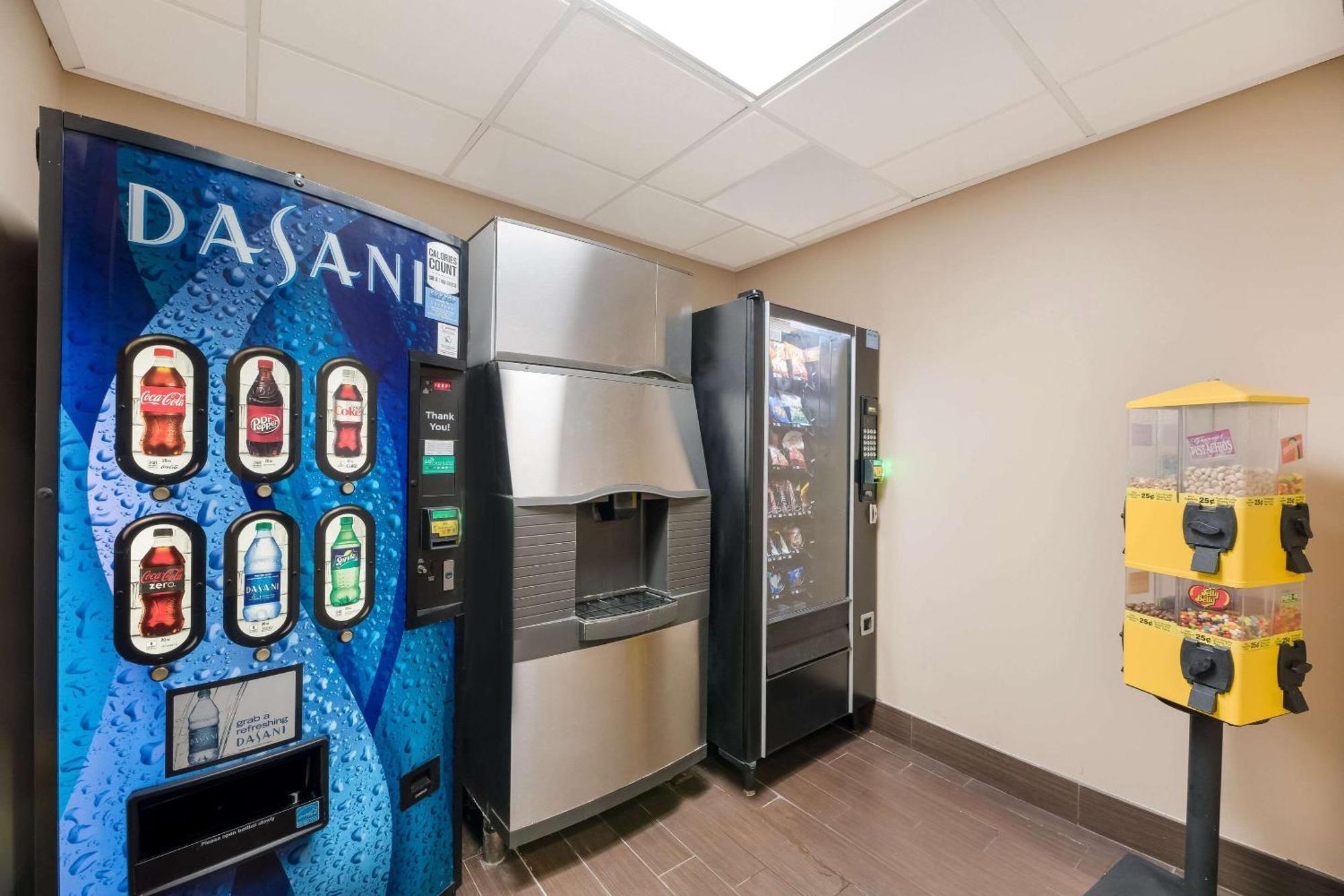 Comfort Inn&suites Vegas - Nellis Hotel 3*